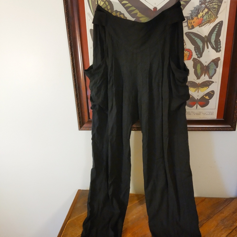 High waisted lounge pant with gold detailing